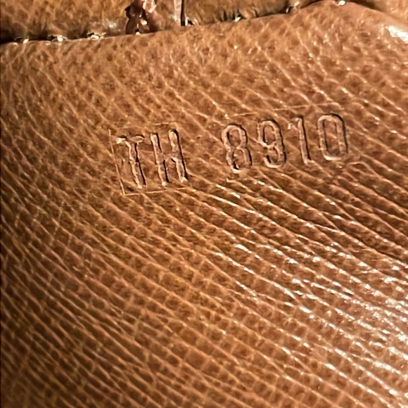 Louis Vuitton Jeune Fille MM - Picture 16 of 16